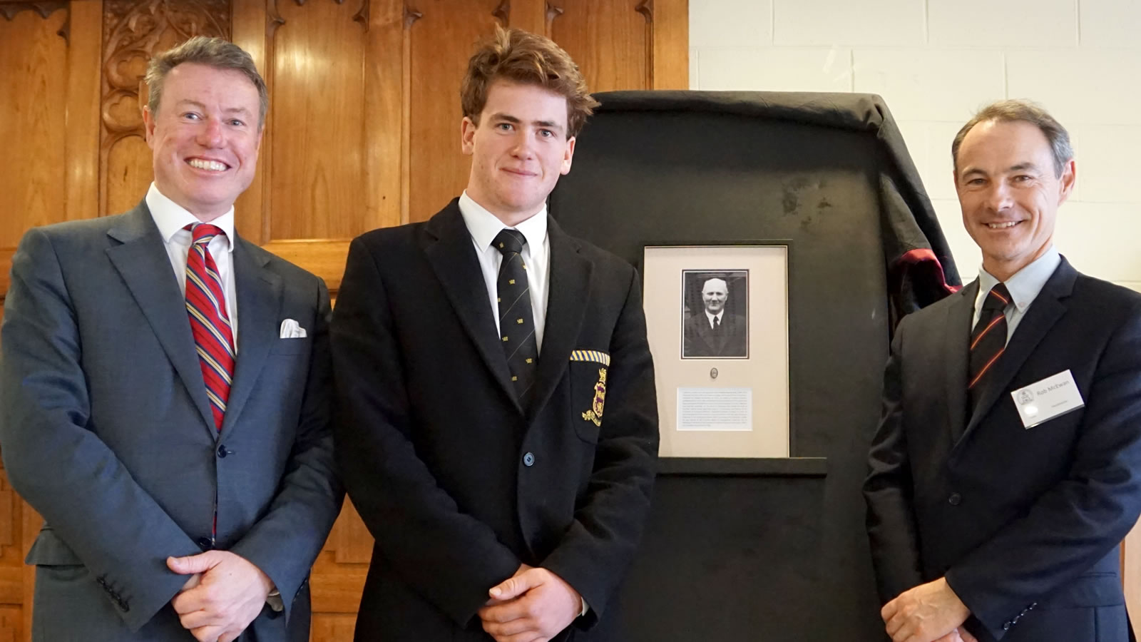 Mr Tim Munro (President – Hutchins School Old Boys’ Association), great grandson of Charles Stanley King – Samuel King (Year 11) and Dr Rob McEwan (Headmaster).