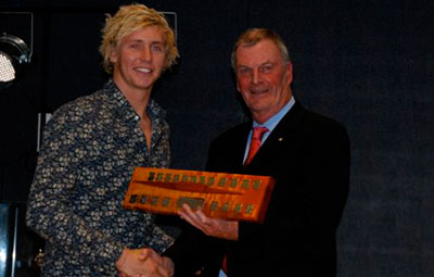 Sam Heron receives the Peter Keyes Trophy at the Rowing Tasmania Dinner.
