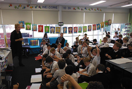 Budding journalists in Year 3 quiz former ABC Journalist Judy Tierny.