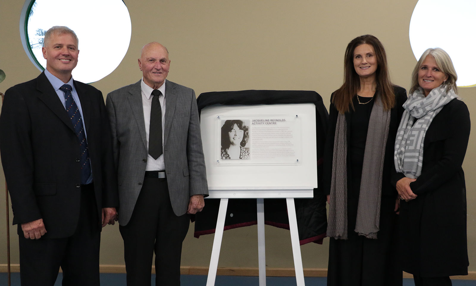 Jan Reynolds’ son William Reynolds (’89), husband Barry Reynolds, and daughters, Amelia Reynolds and Felicity Allison.