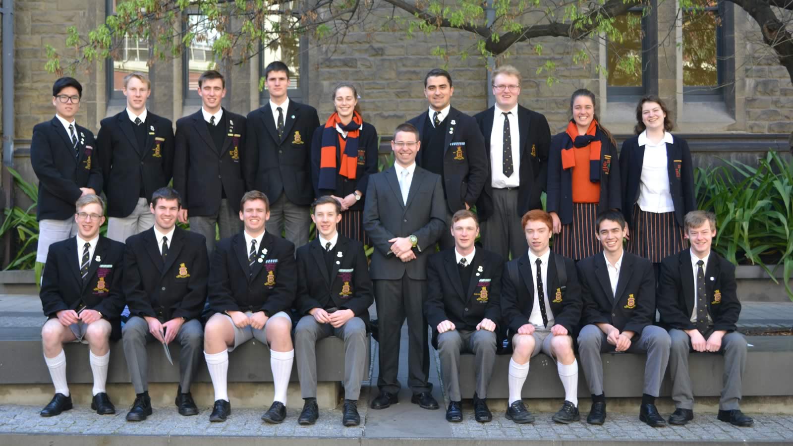 Year 12 Physics Melbourne trip group photo (large)